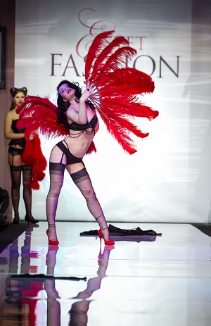 «Бархатная» мистика и бурлеск на Estet Fashion Week